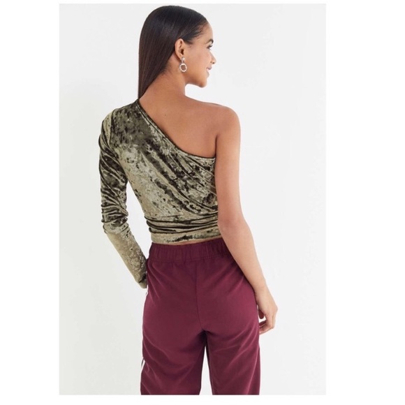 Urban Outfitters Lily Velvet‎ One-Shoulder Cropped Top NWT - Picture 2 of 4